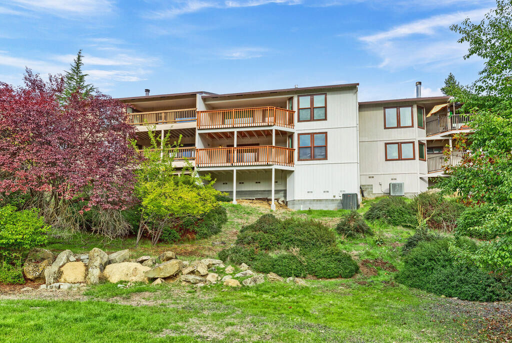 Property Photo: 274 Mt Echo Drive OR 97504