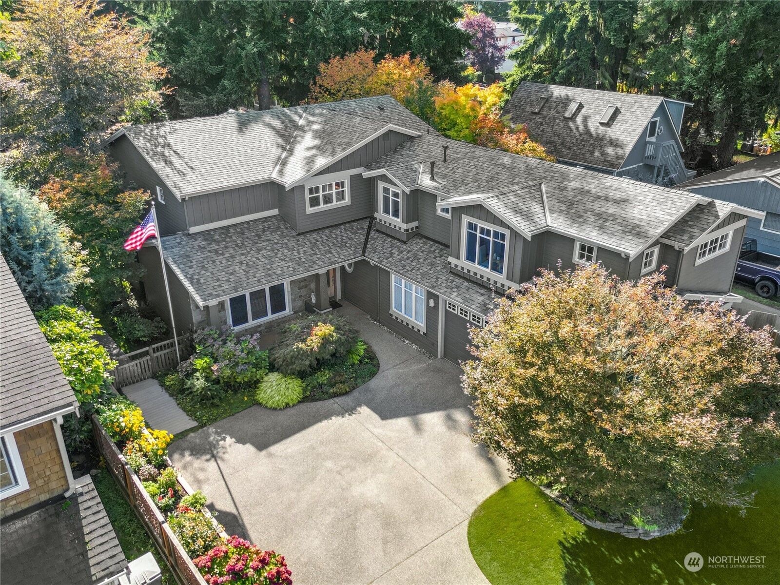 Property Photo:  10627 NE 55  WA 98033 