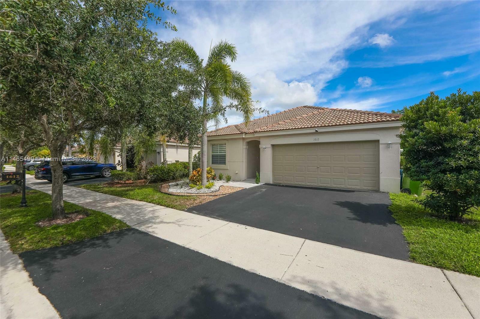 Property Photo:  1612 Zenith Way 1612  FL 33327 