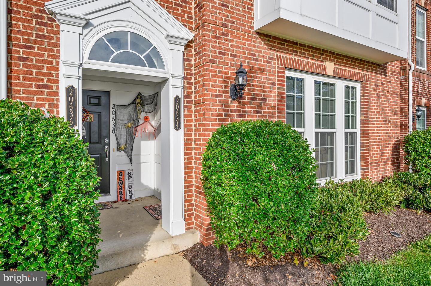 Property Photo: 20634 Sibbald Square VA 20147