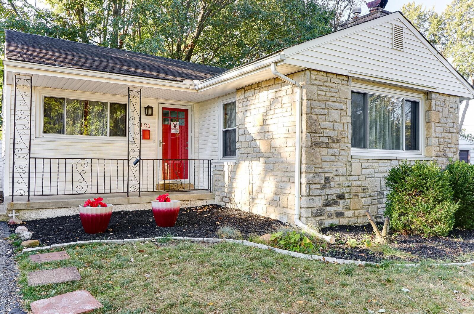 Property Photo:  121 Pinewood Drive  OH 43213 