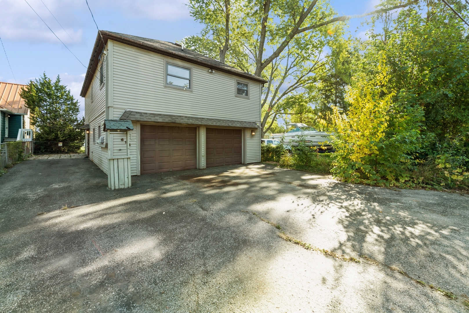 Property Photo: 616 Country Club Drive IL 60050