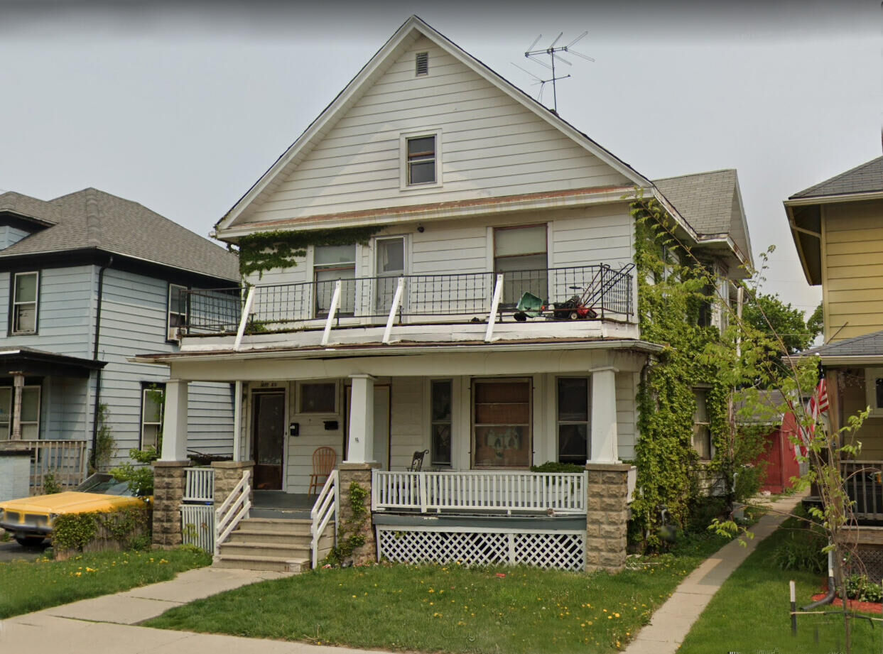 Property Photo: 1609 Holmes Ave WI 53405