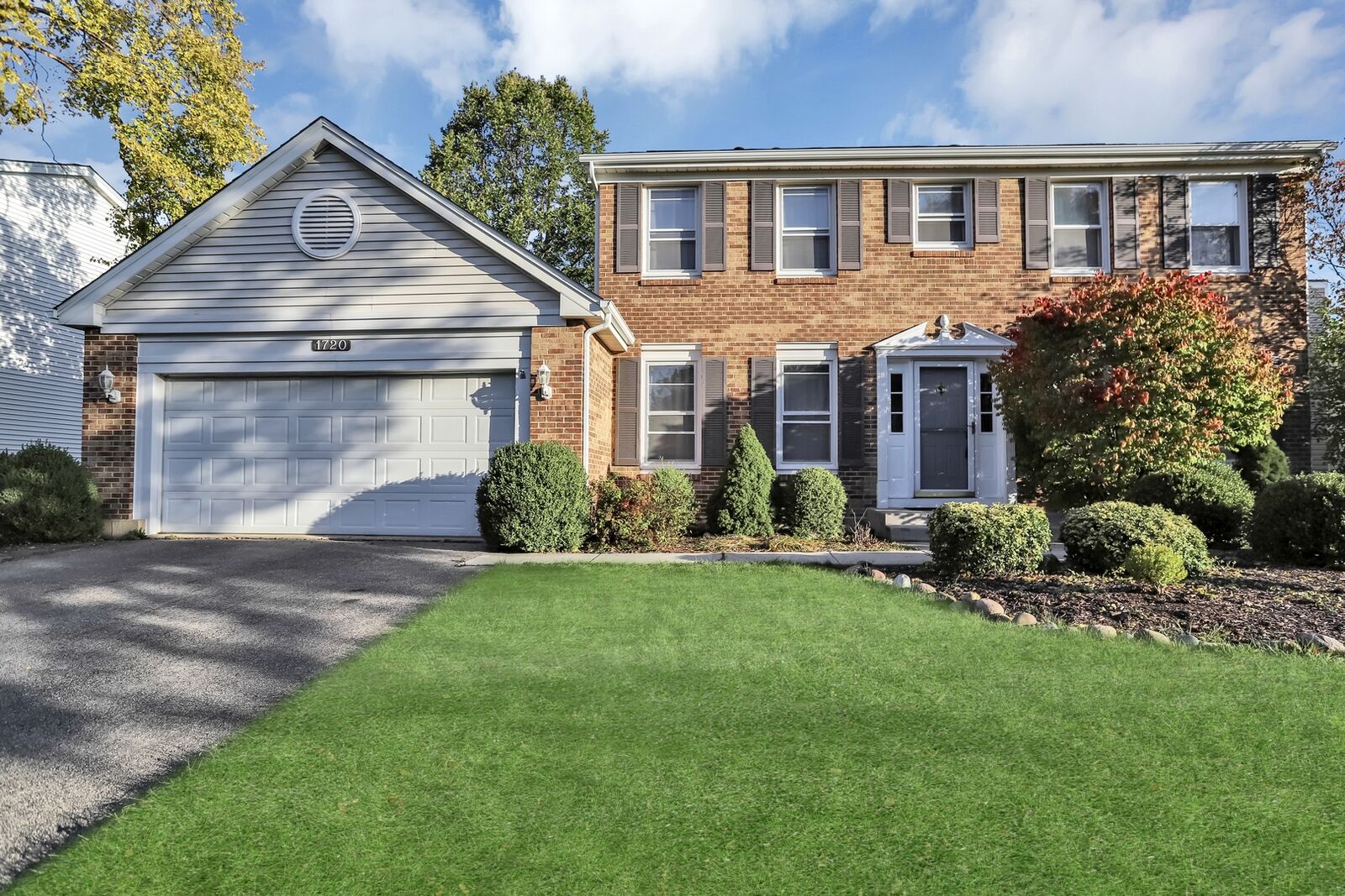 Property Photo: 1720 Green River Drive IL 60194
