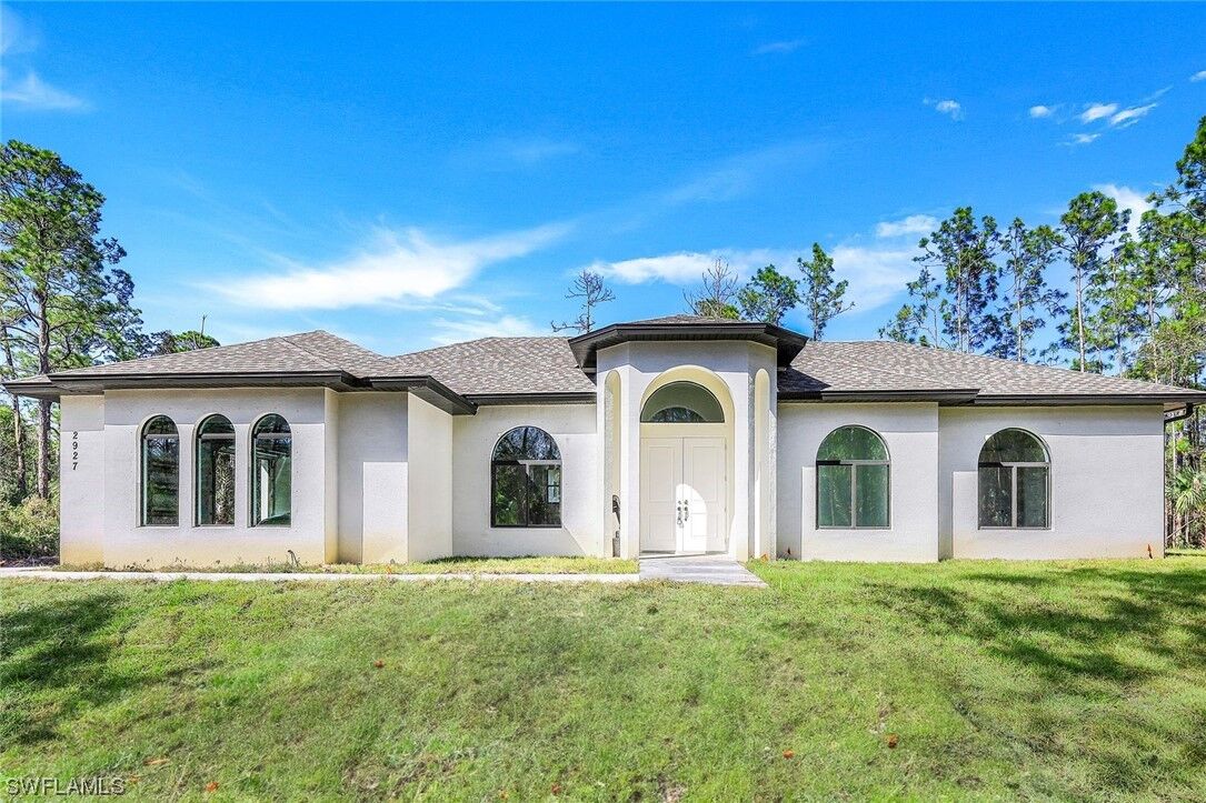 Property Photo: 2927 68th Avenue NE FL 34120