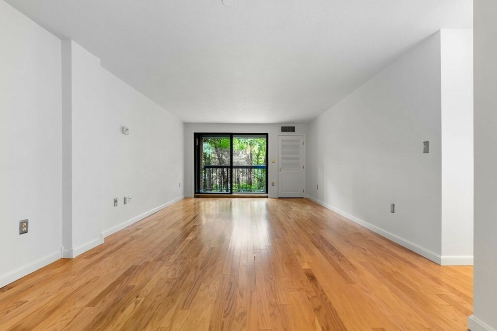 Property Photo:  22 Railroad St 109  MA 01810 