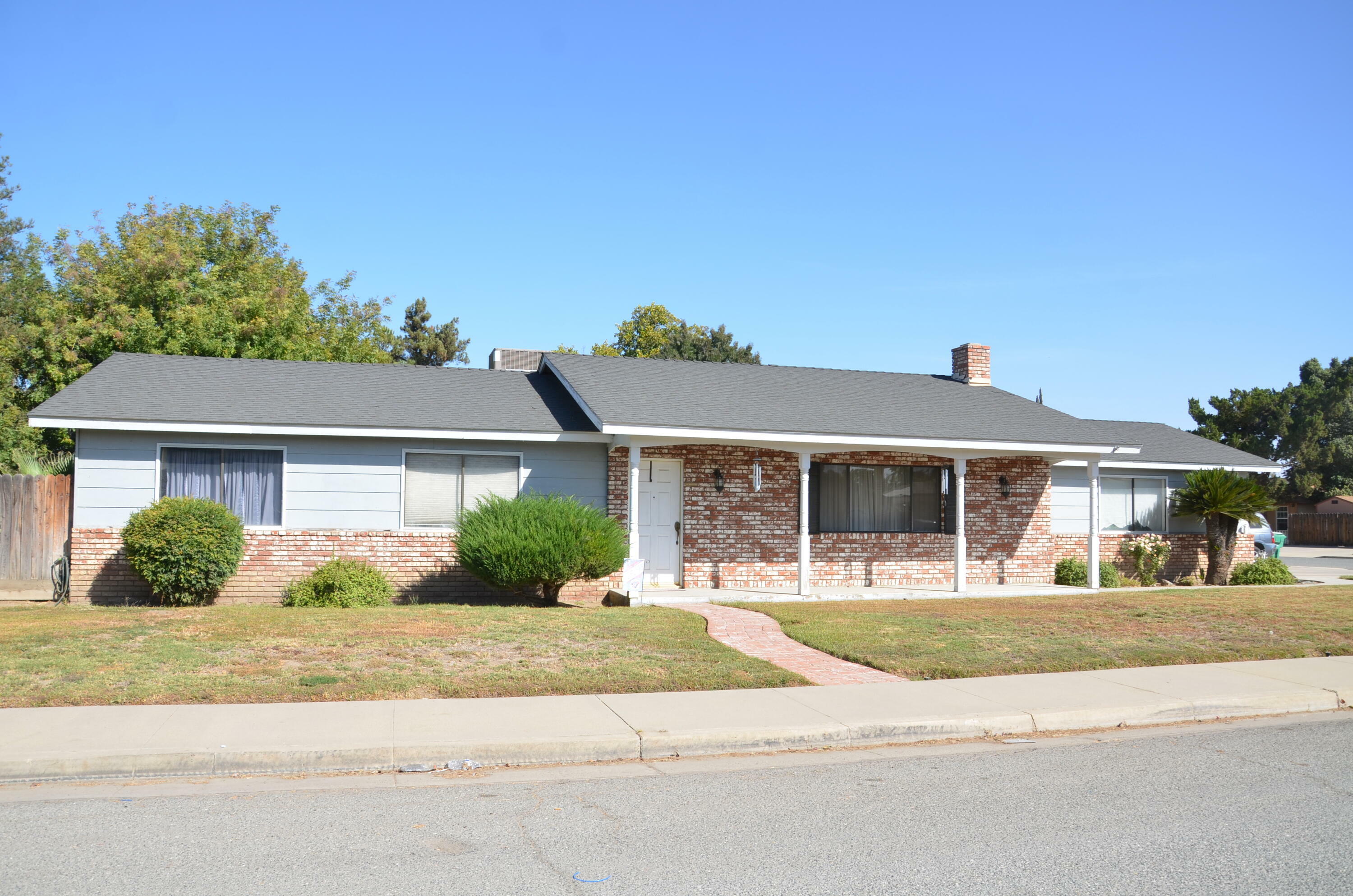 Property Photo:  1560 W Heritage Avenue  CA 93257 