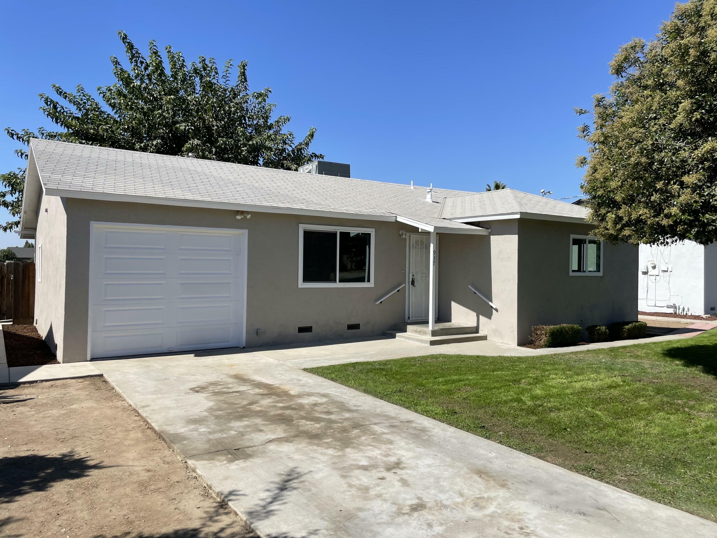 Property Photo:  937 N Woods Street  CA 93257 