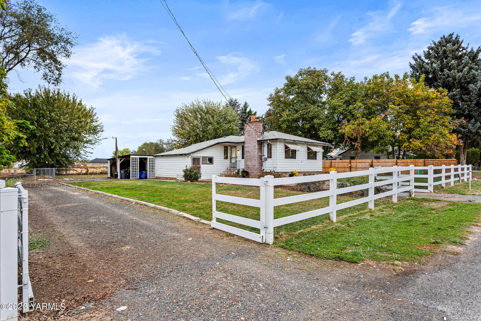 Property Photo:  616 S 41st St  WA 98901 