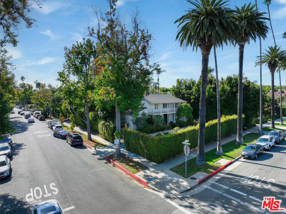 Property Photo:  601 N Beverly Dr  CA 90210 