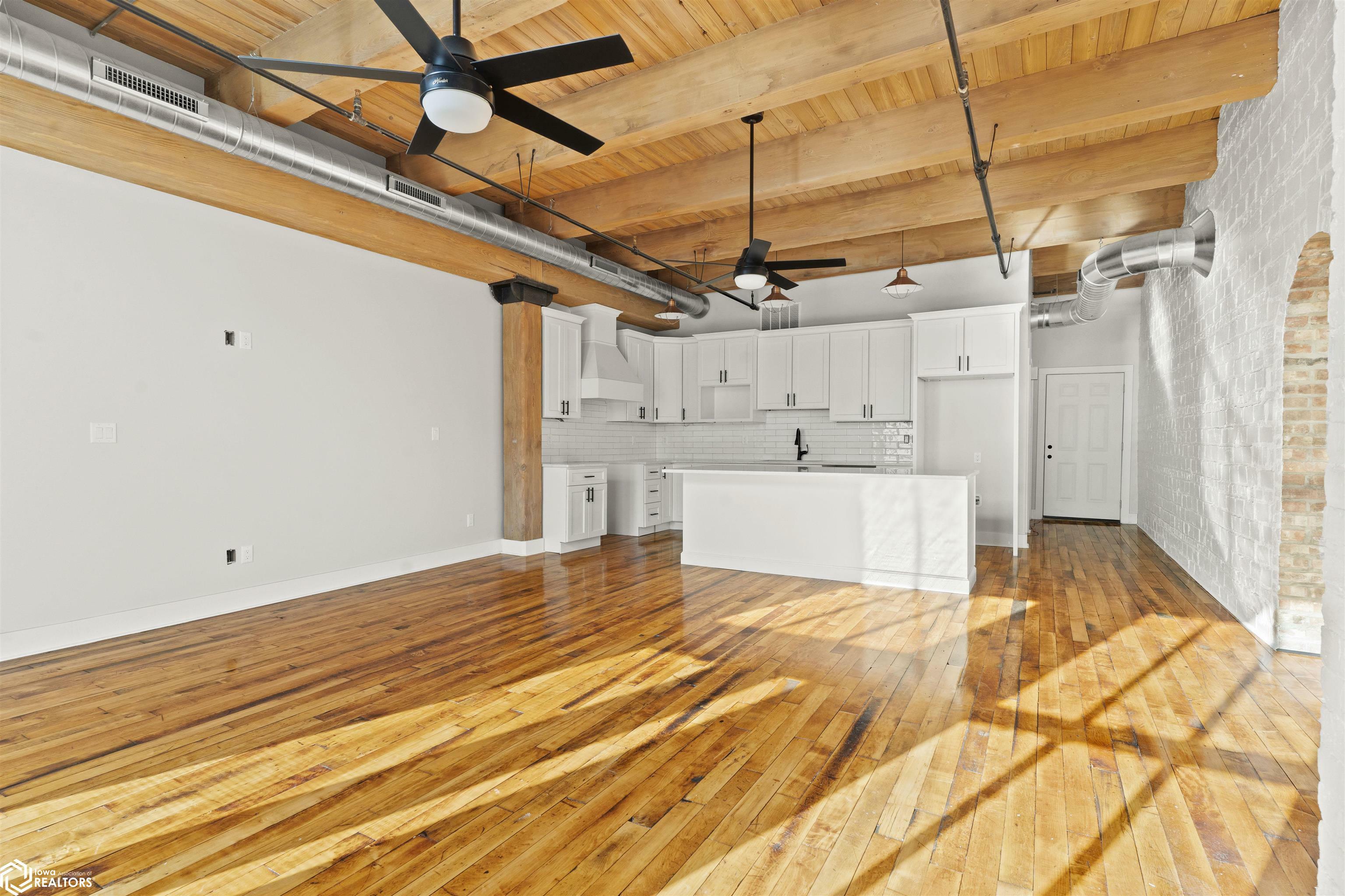 Property Photo:  206 N 4th Street 404  IA 52601 