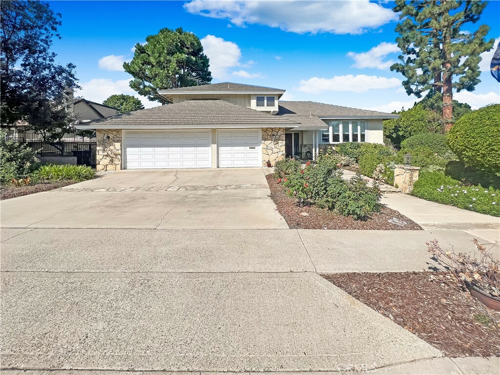 Property Photo:  5231 Kentwater Place  CA 92886 