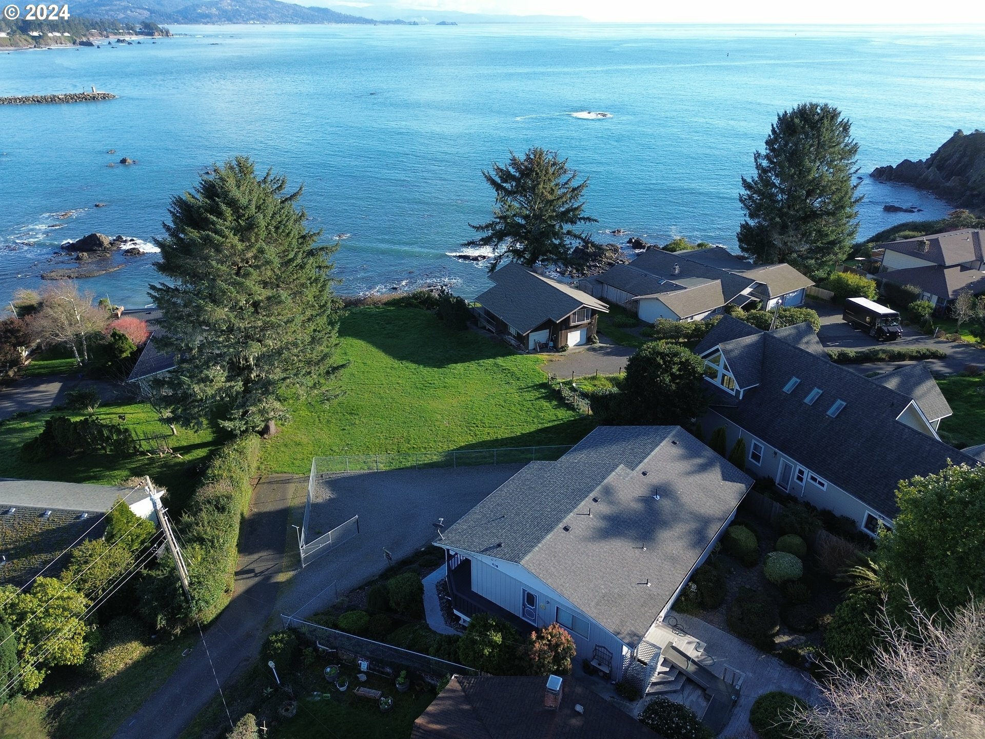 Property Photo: 438 Buena Vista Loop OR 97415