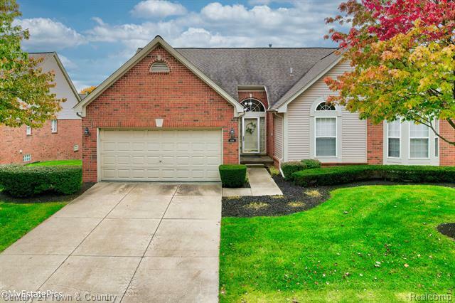 Property Photo:  4164 Honeysuckle Drive  MI 48314 