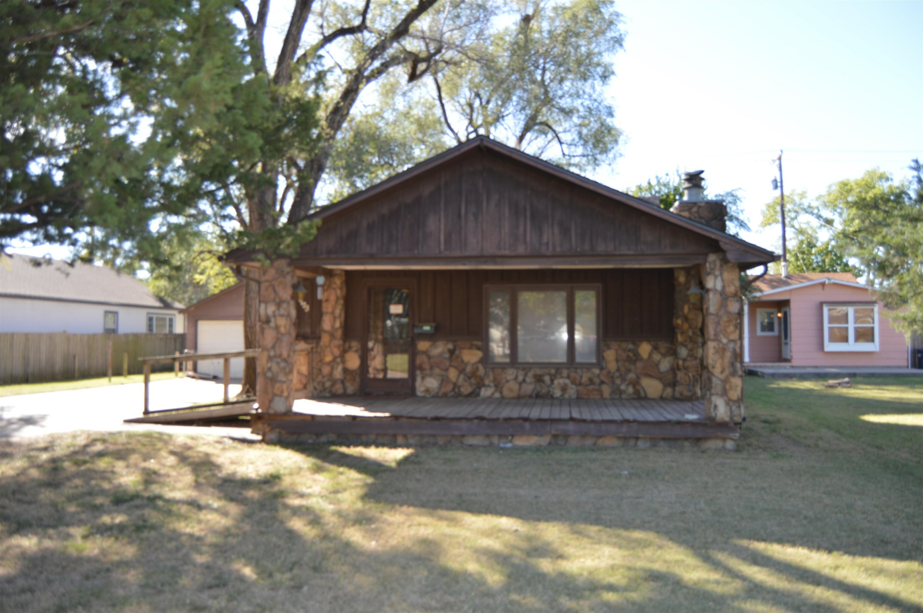 Property Photo:  1123 S Vine St  KS 67213 