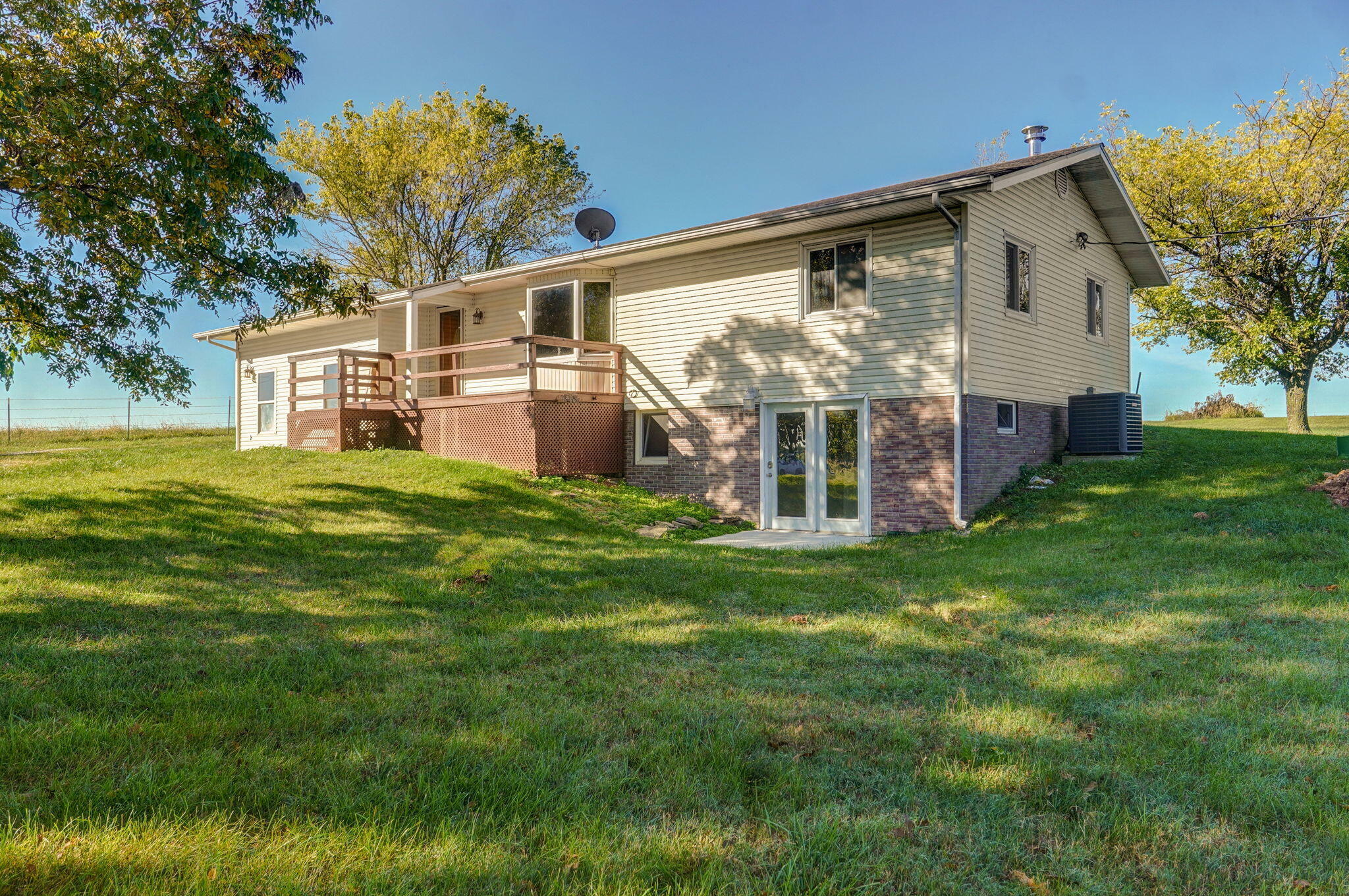 Property Photo: 10703 N Farm Road 235 MO 65648