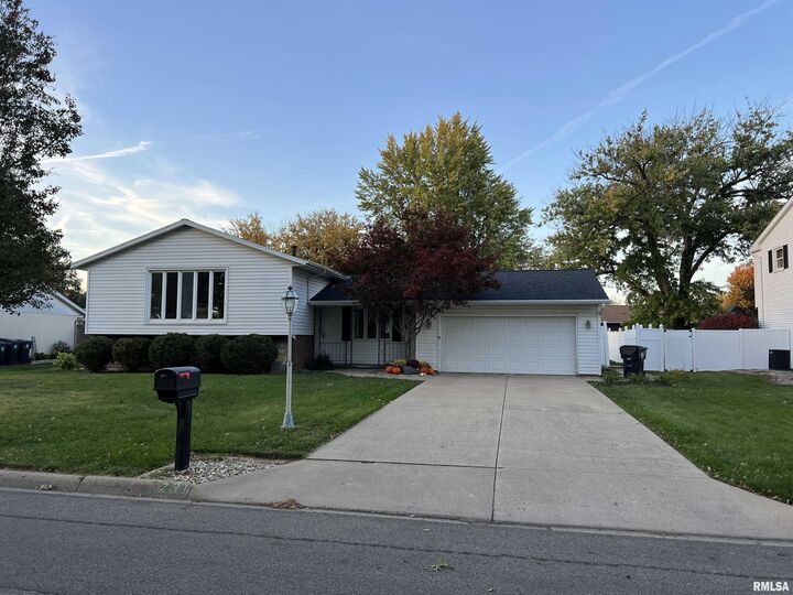 231 New Salem Drives  Canton IL 61520 photo