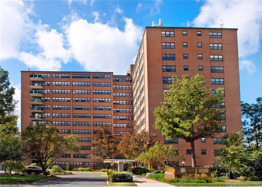 Property Photo:  31 Woodland Street 8L  CT 06105 