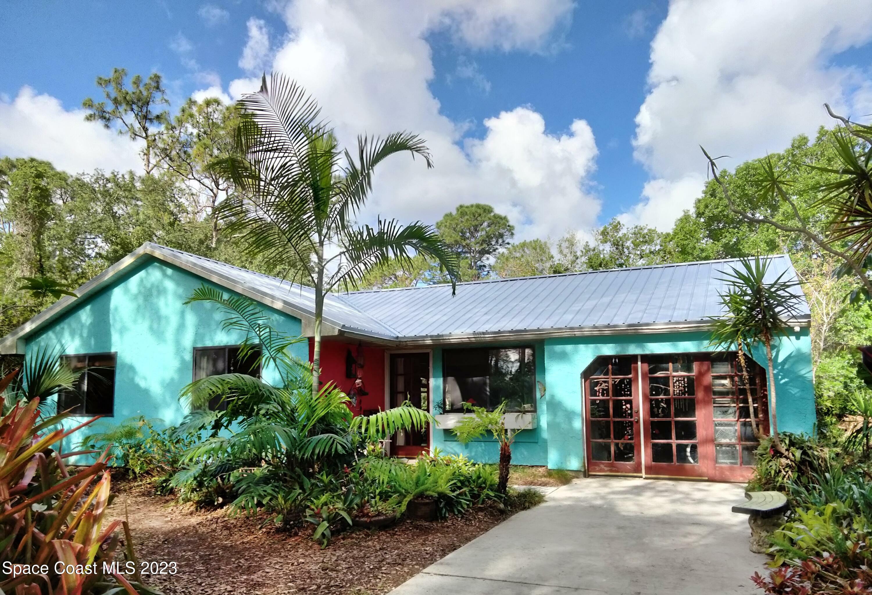 Property Photo: 1074 Underhill Avenue SE FL 32909