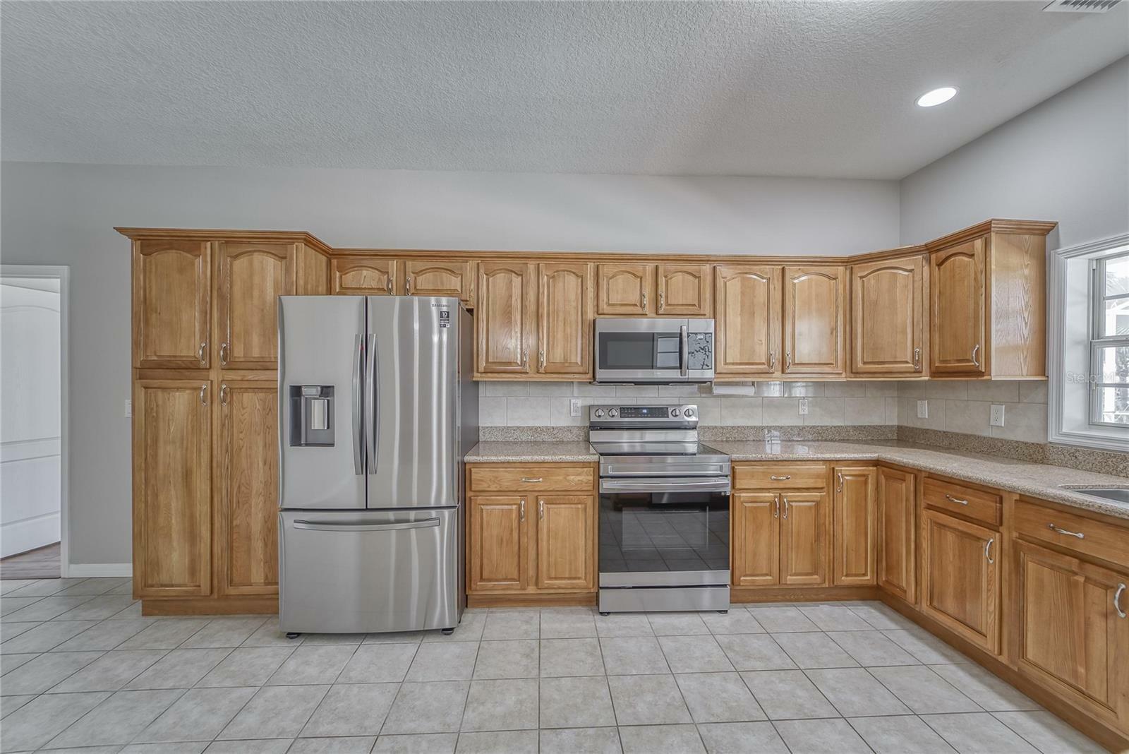 Property Photo:  416 Island Cay Way  FL 33572 