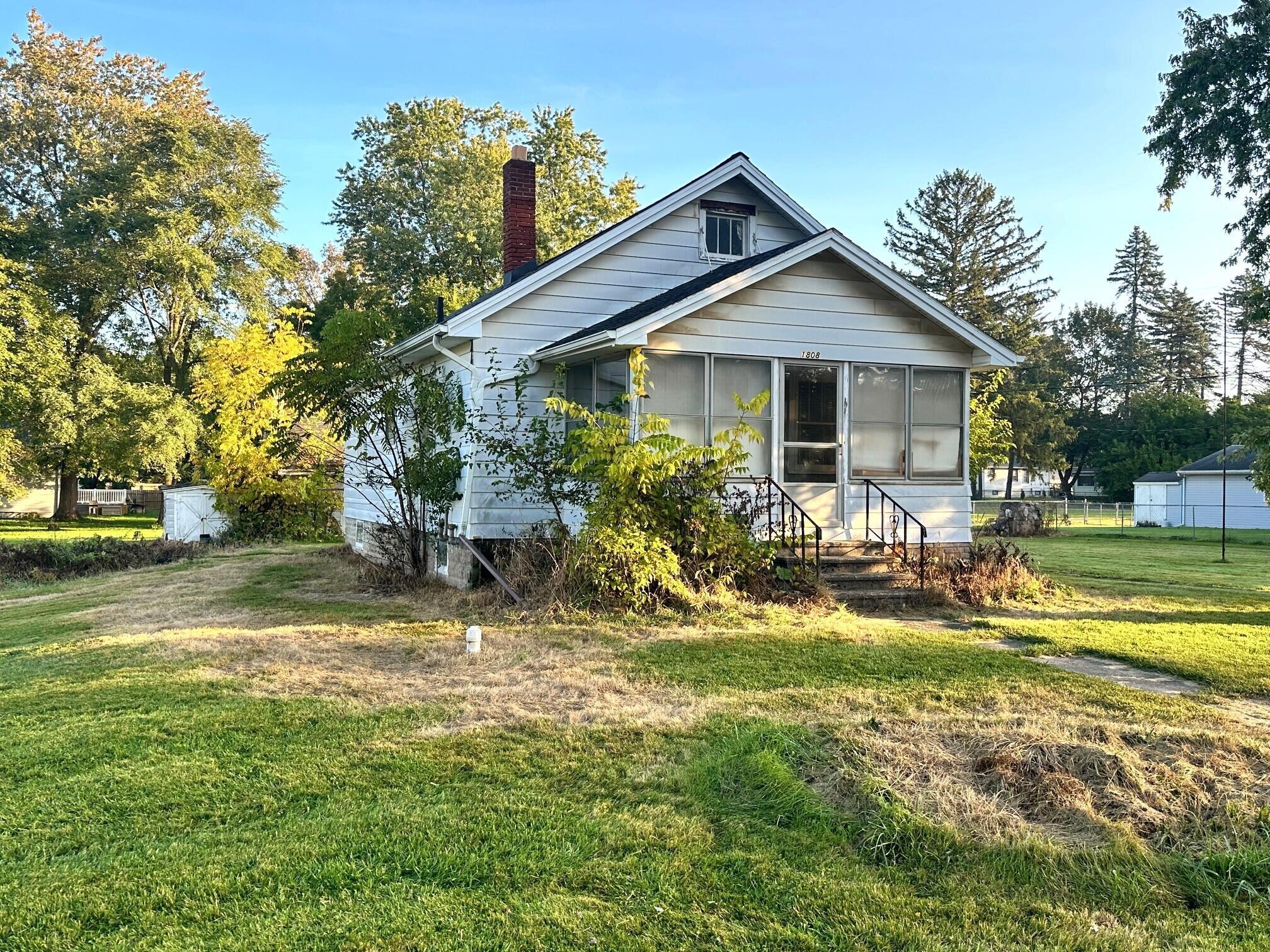 Property Photo: 1808 Carlton Boulevard MI 49203
