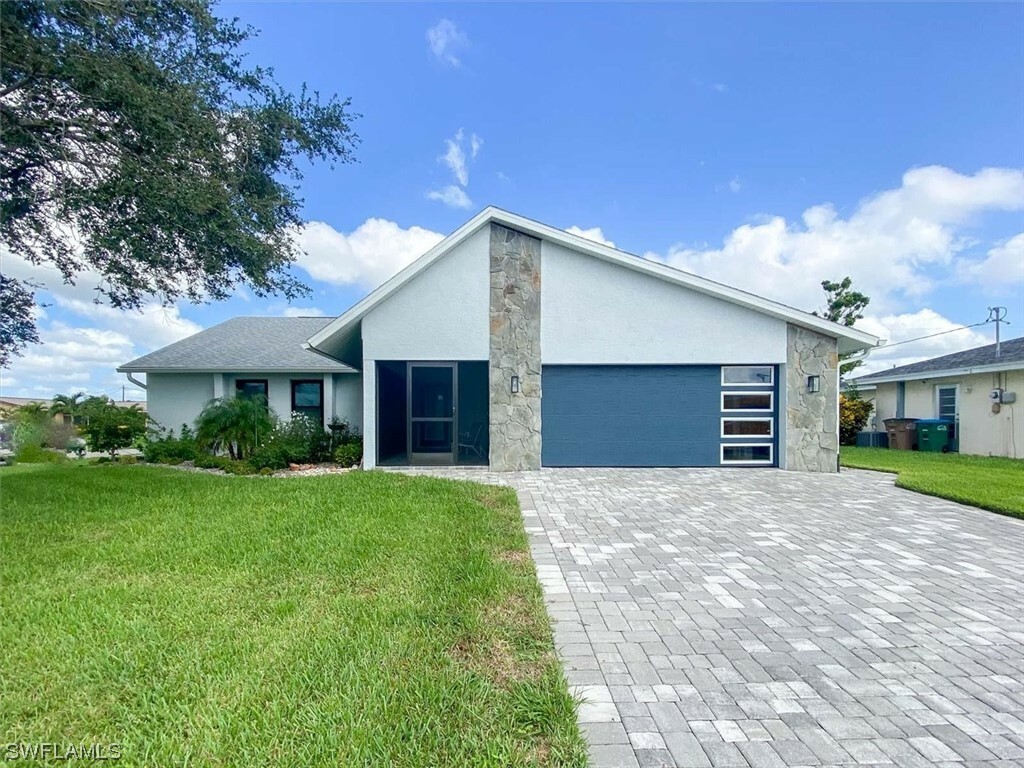 Property Photo:  1103 SE 21st Terrace  FL 33990 