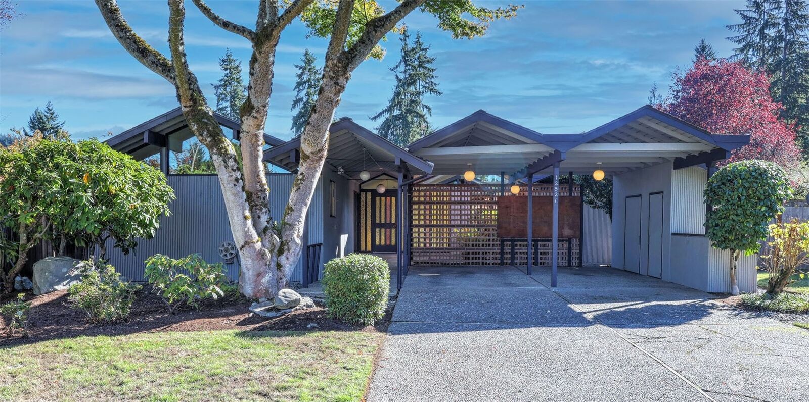 Property Photo:  12521 SE 50th Place  WA 98006 