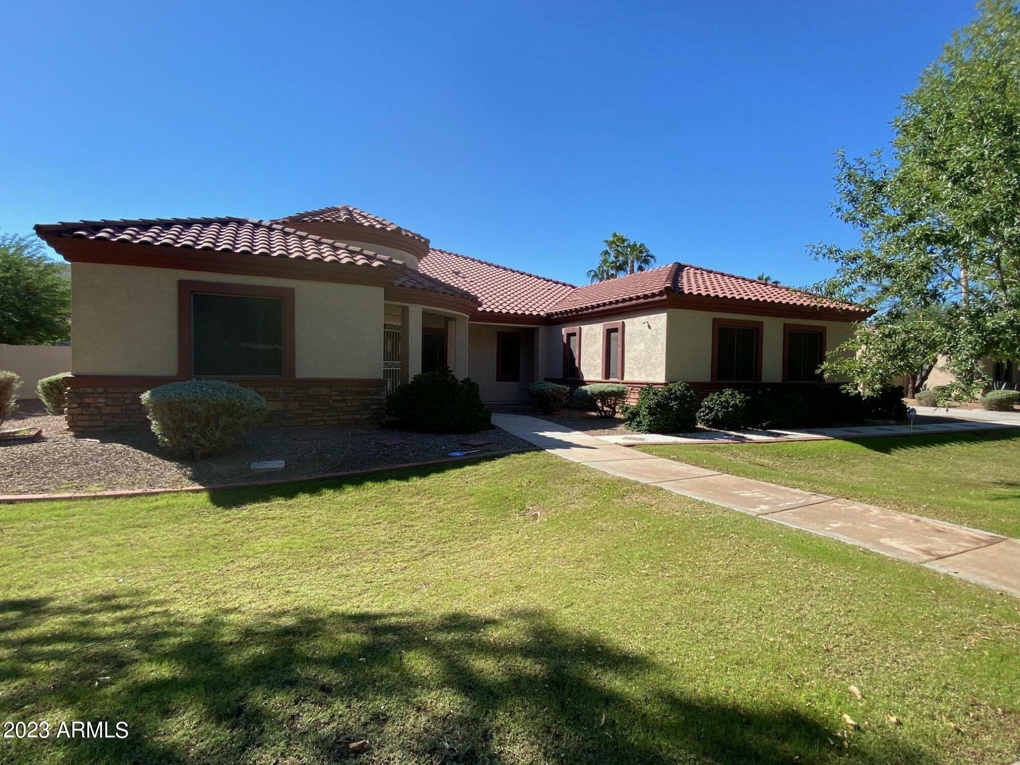 Property Photo:  2903 E Gary Way  AZ 85042 