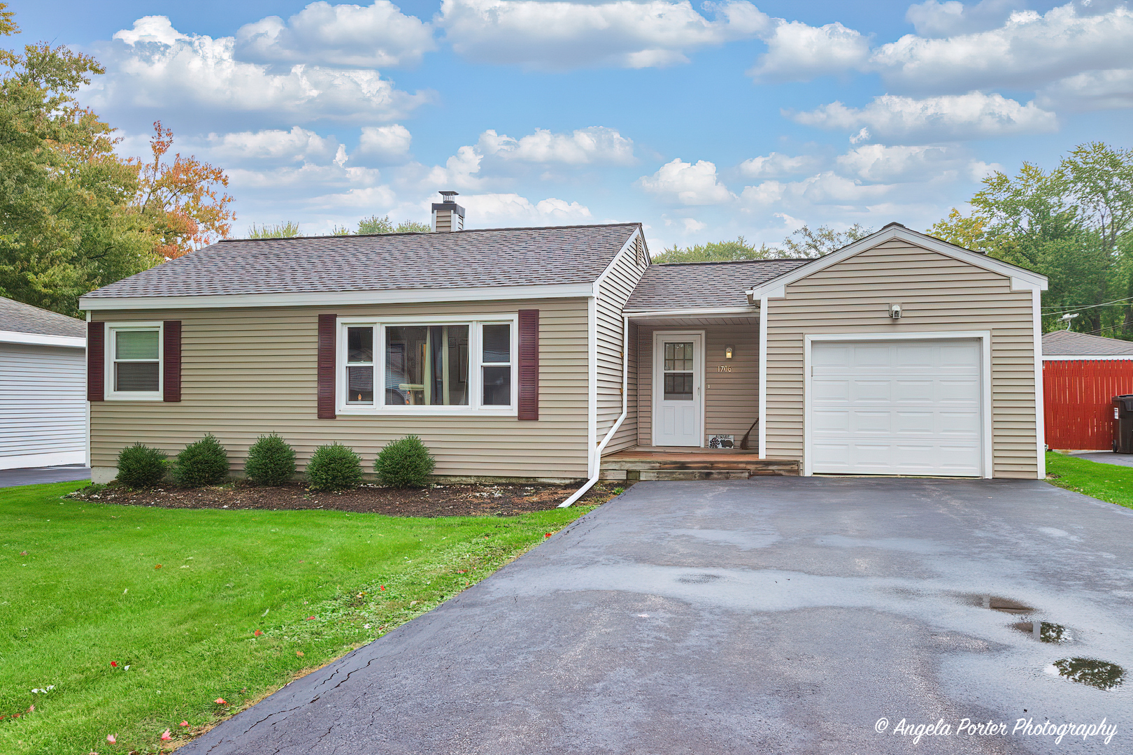 Property Photo:  1706 Highview Avenue  IL 60050 