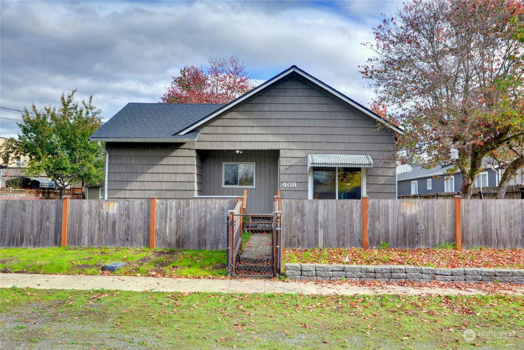 Property Photo:  409 Cascade Avenue  WA 98252 