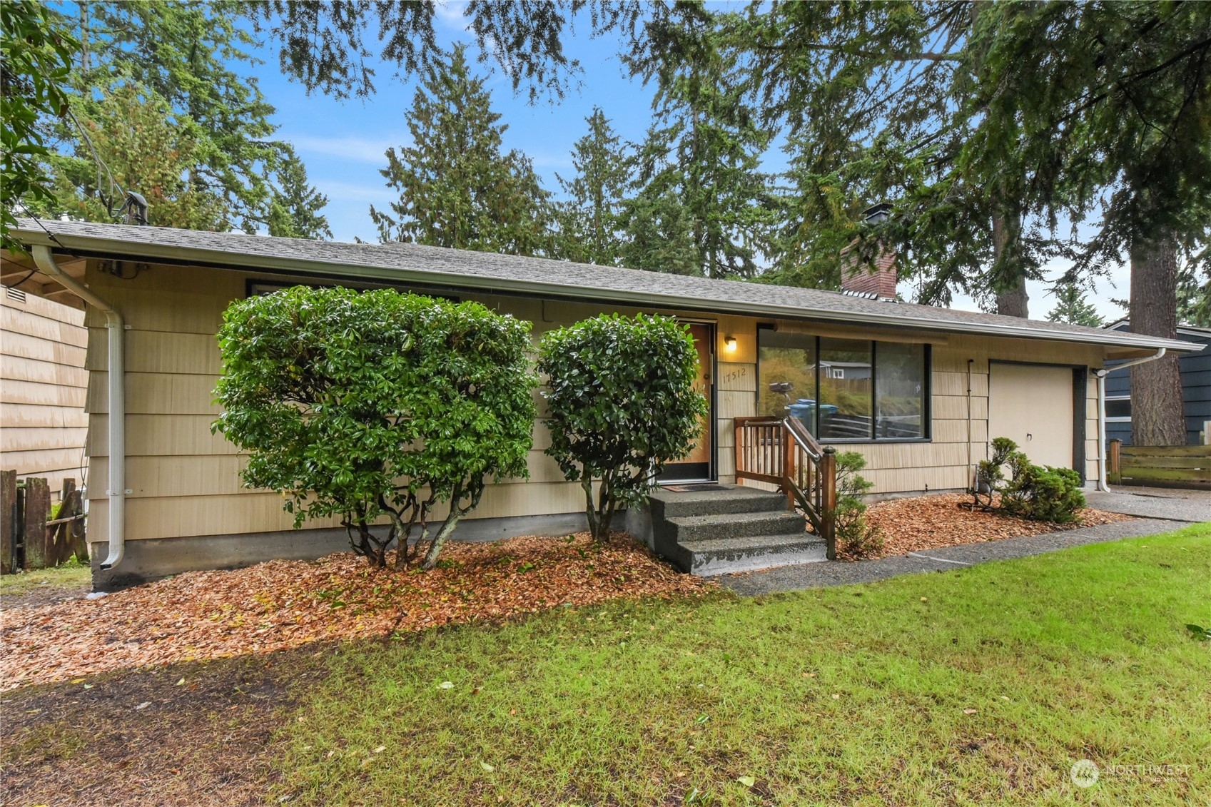 Property Photo:  17512 Ashworth Avenue N  WA 98133 