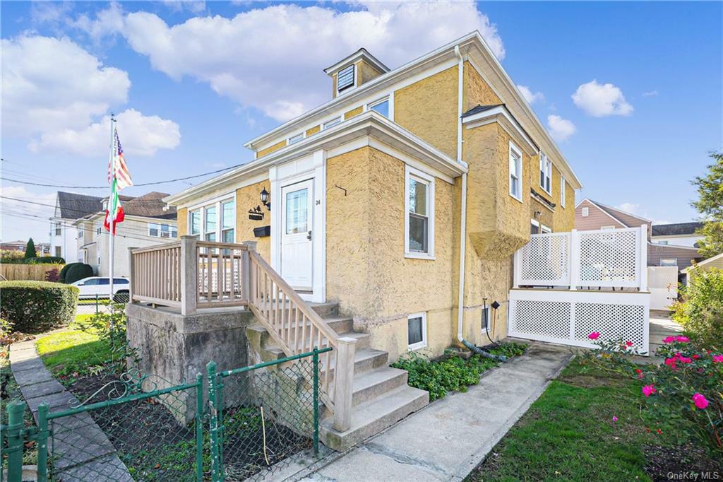 Property Photo:  34 Oak Street  NY 10528 