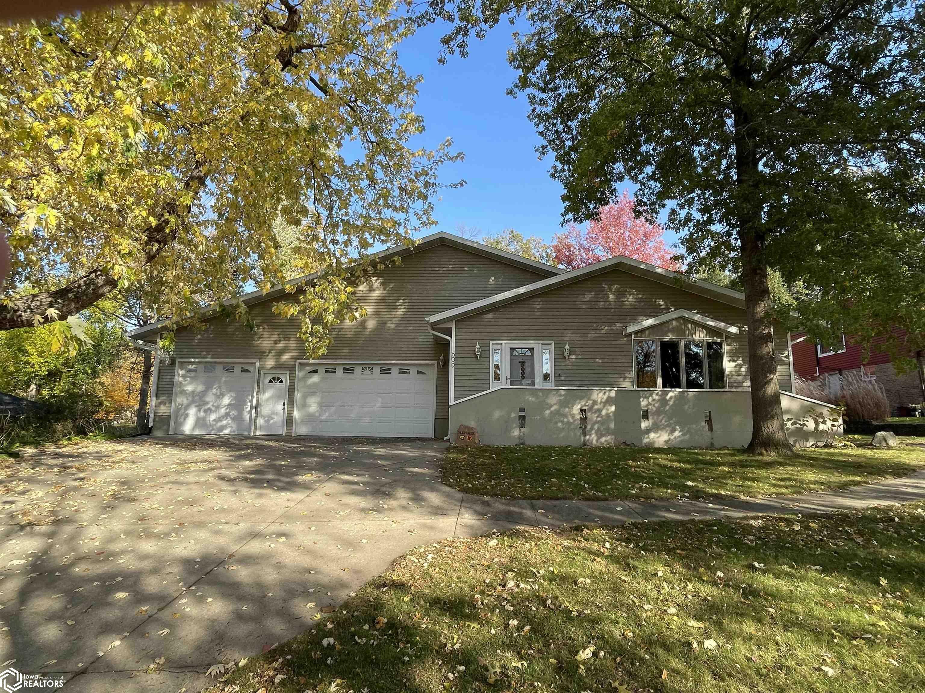 Property Photo: 609 N 16th Street IA 50158
