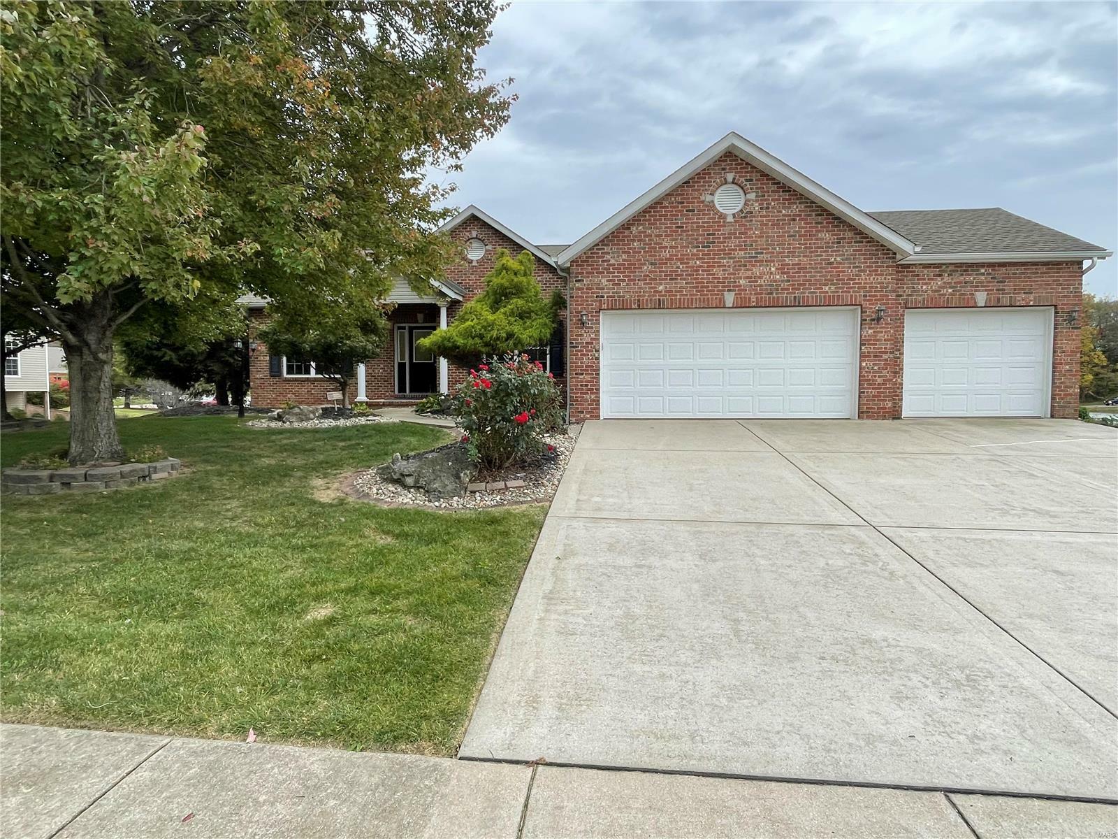 Property Photo:  6 Ashford Oaks Court  IL 62062 