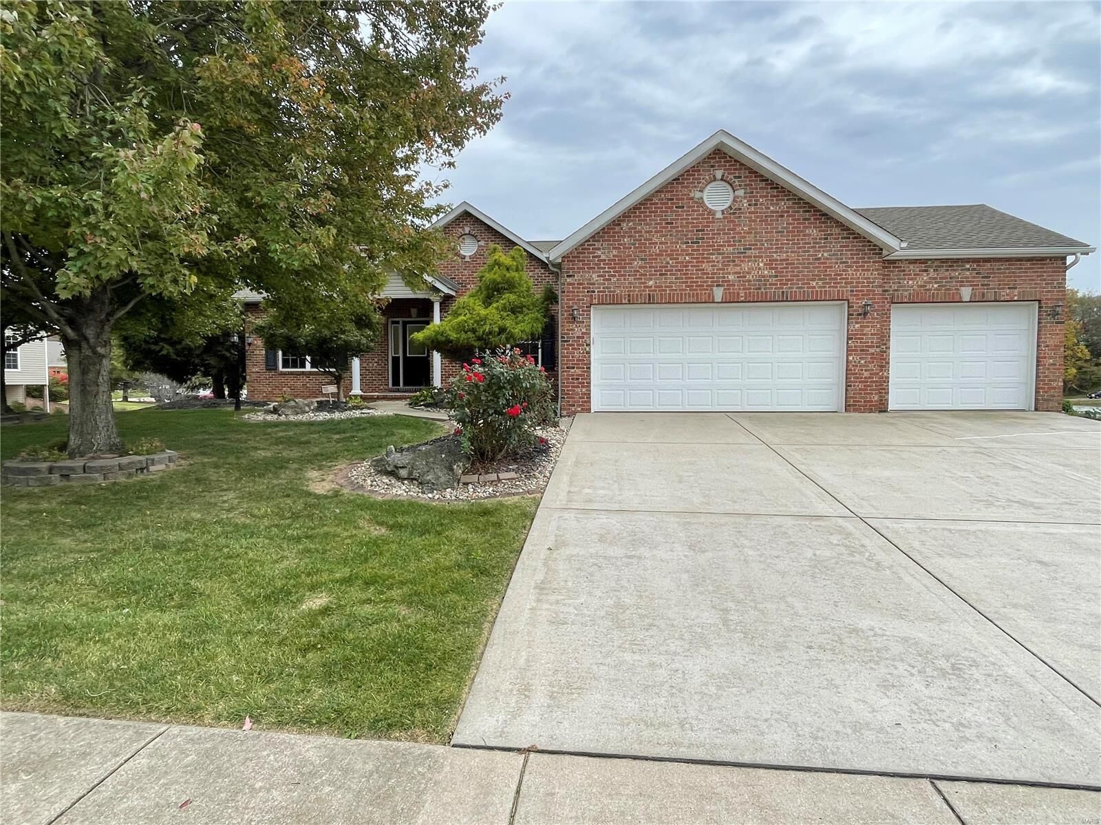 Property Photo: 6 Ashford Oaks Court IL 62062