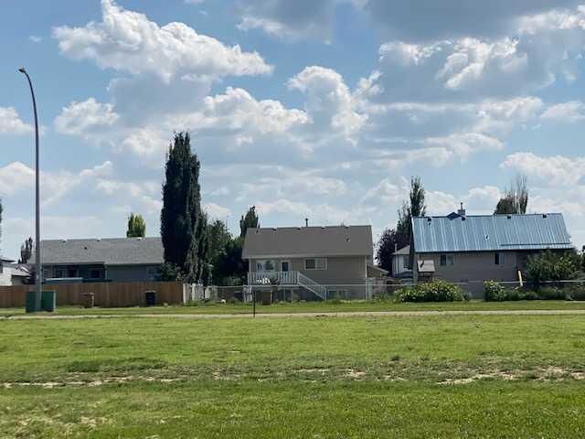 Property Photo:  87 Upland Manor  AB T1R 1P9