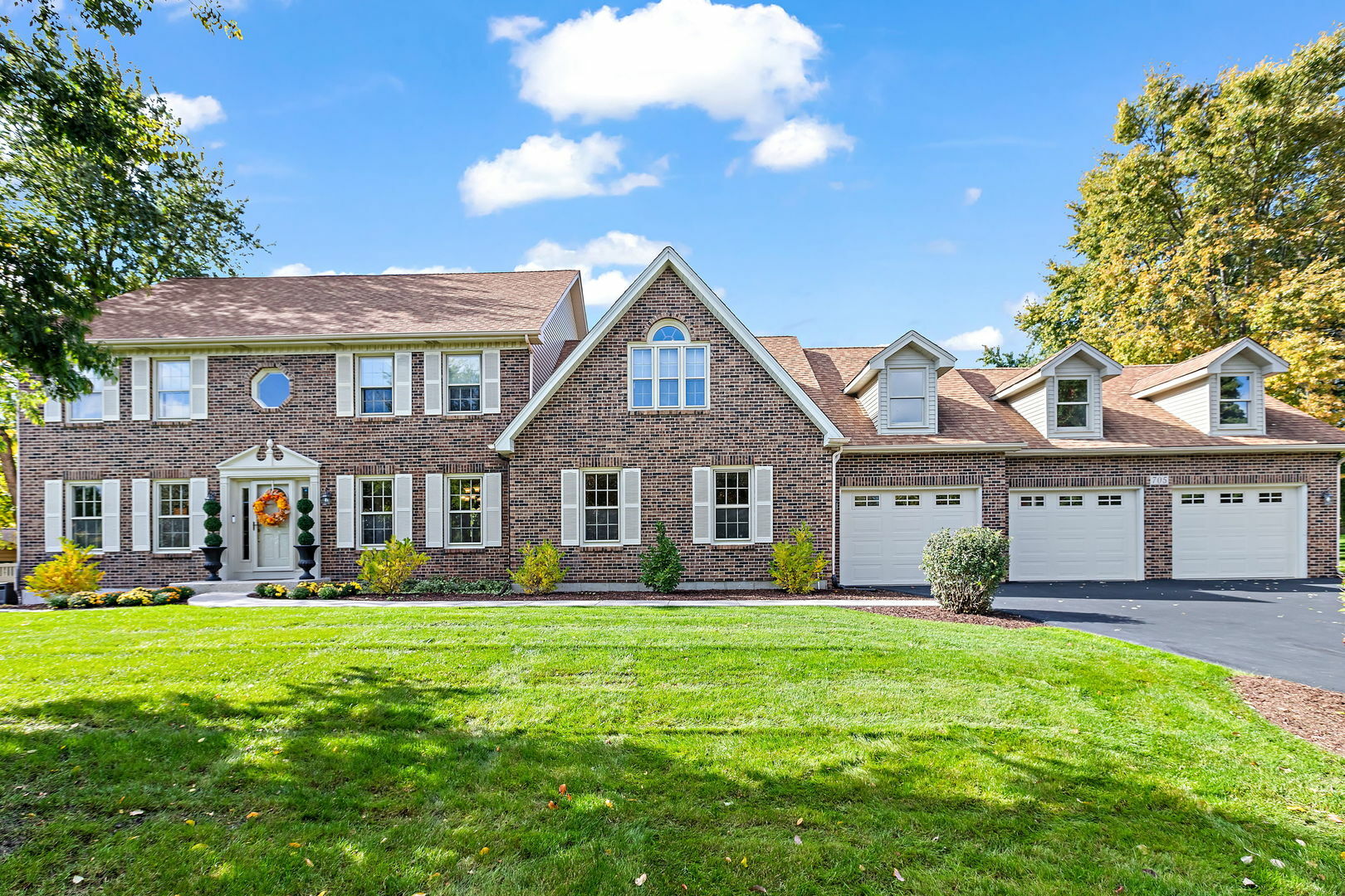 Property Photo: 705 Kathy Court IL 60540