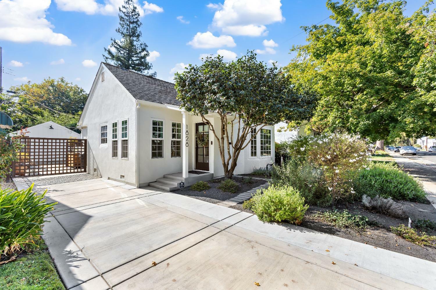 Property Photo:  1828 Caramay Way  CA 95818 