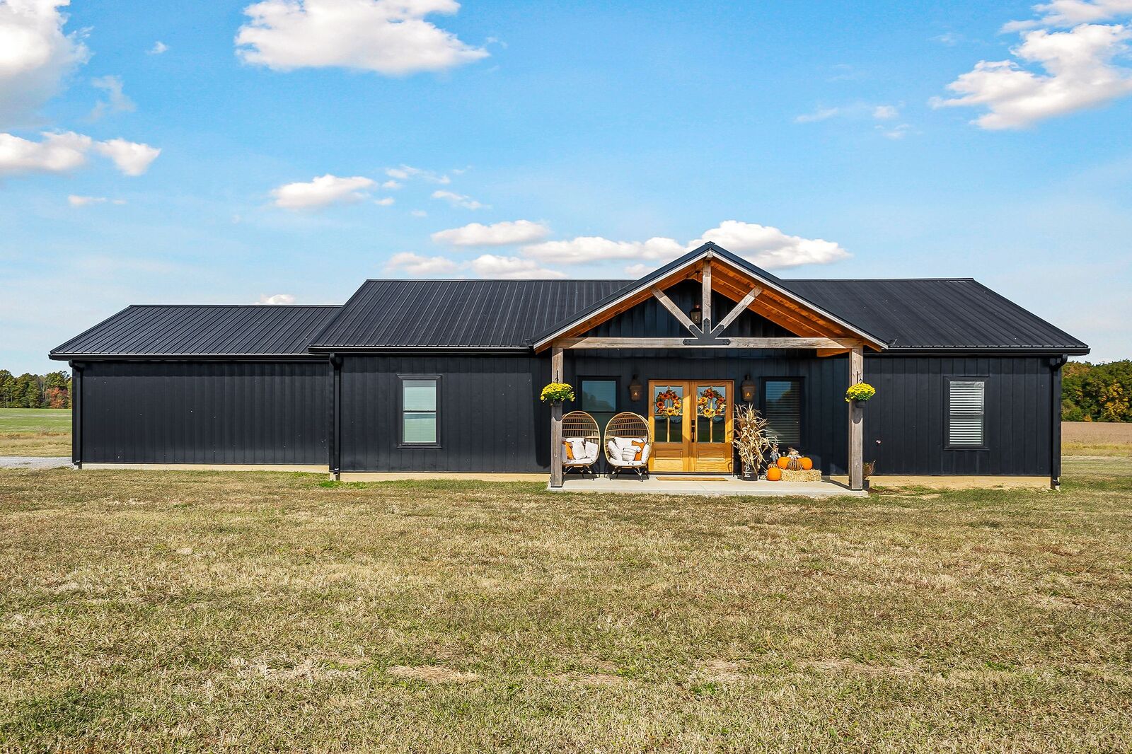 Property Photo:  1100 Dry Creek Rd  TN 37166 