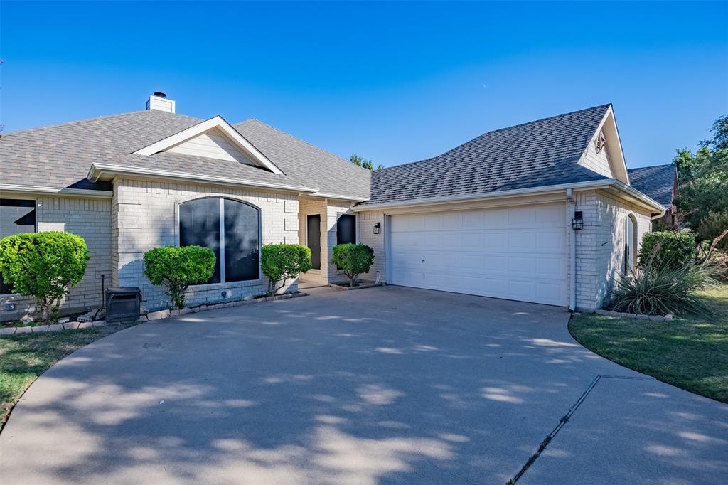Property Photo: 522 Branchwood Drive TX 76065
