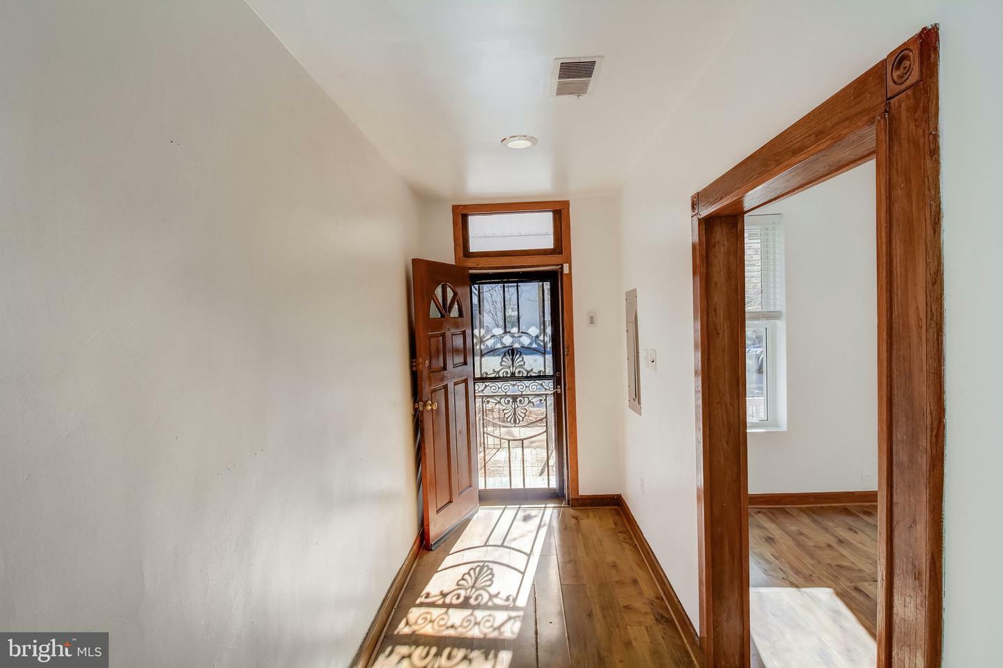 Property Photo:  812 I Street NE  DC 20002 