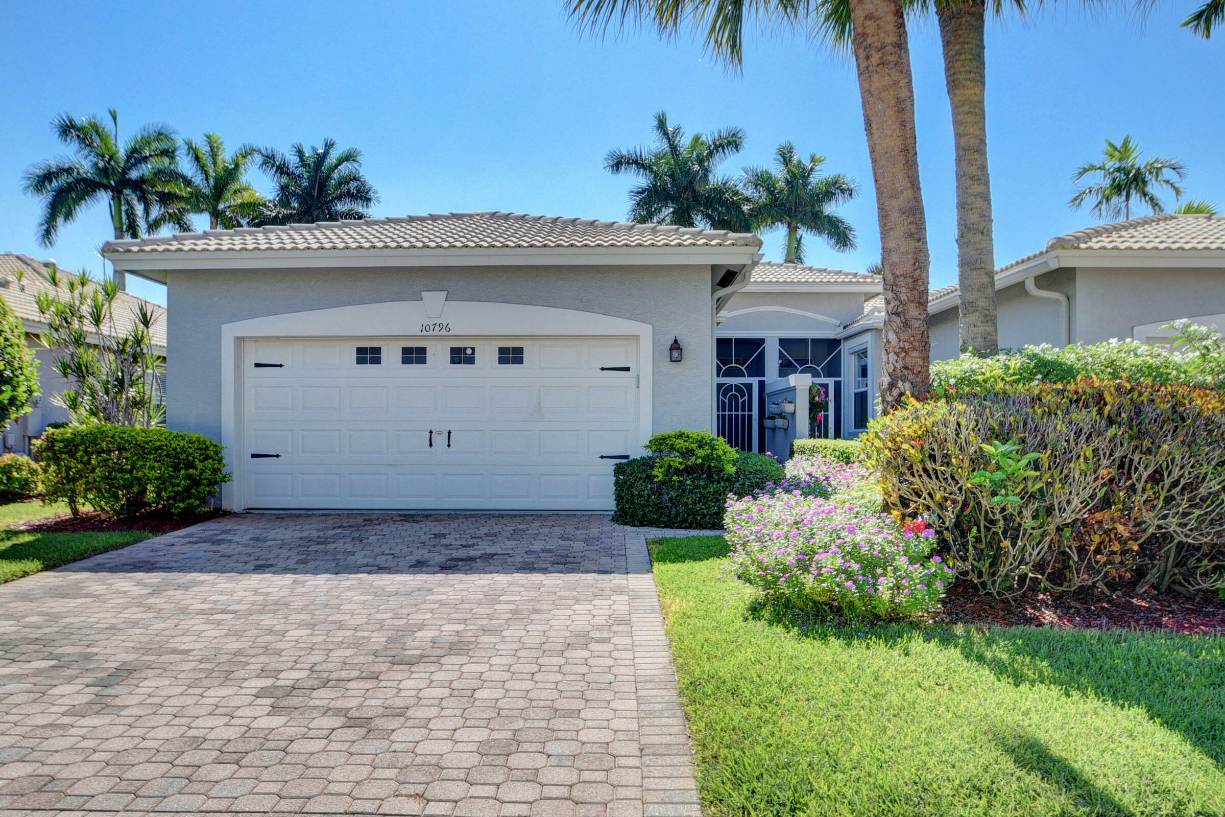 Property Photo: 10796 Royal Caribbean Circle FL 33437