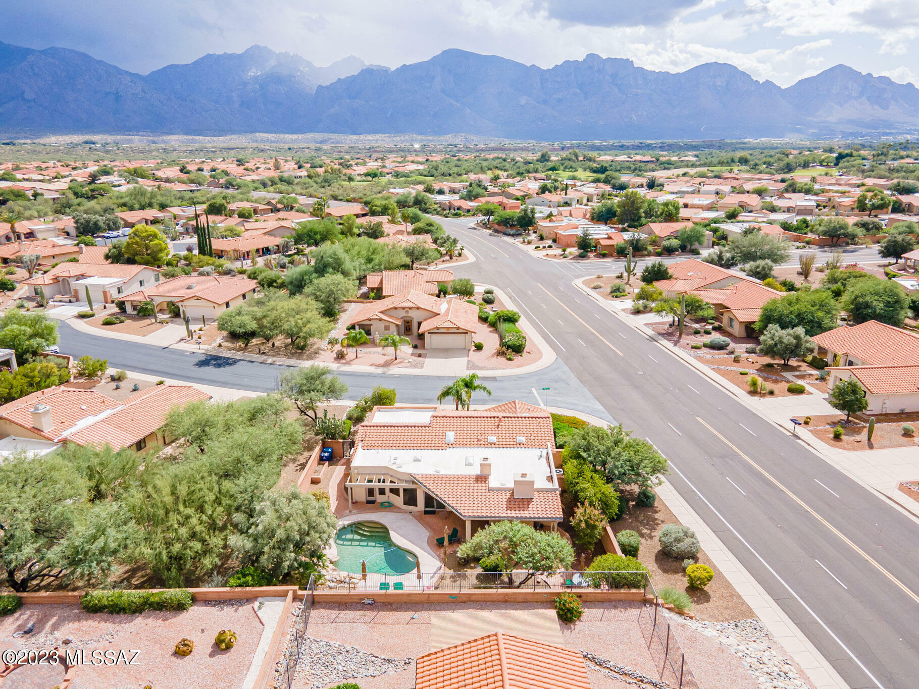 Property Photo:  1641 E Mingus Lane  AZ 85755 