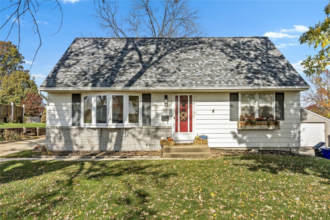 Property Photo:  1620 48th St NE  IA 52402 