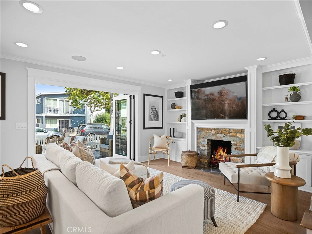 Property Photo: 1577 Miramar Drive CA 92661
