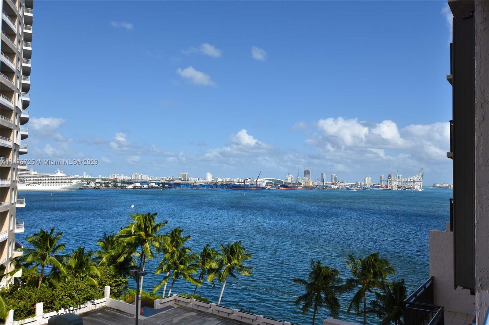 Property Photo: 540 Brickell Key Dr 826 FL 33131