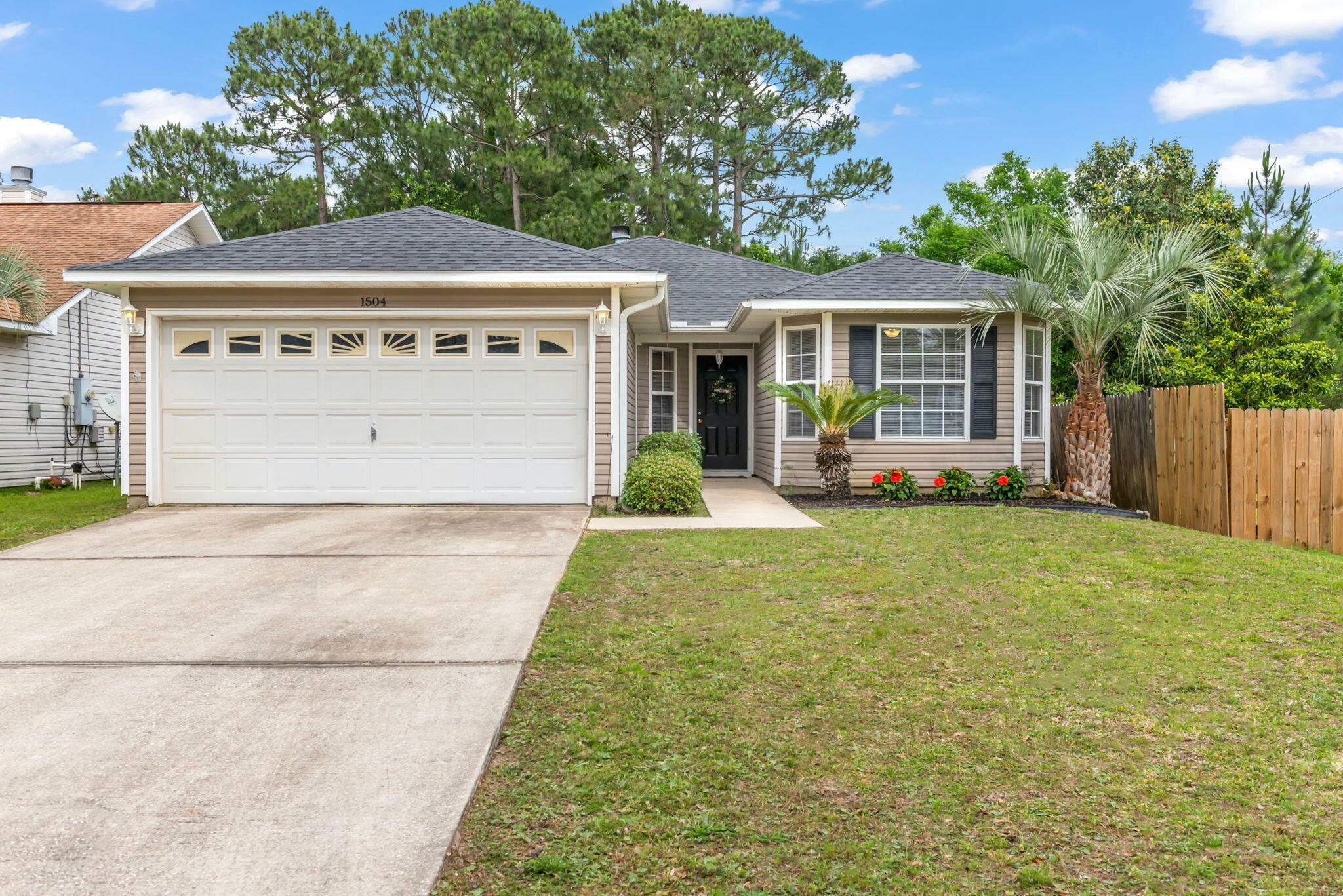 Property Photo:  1504 Oakhill Road  FL 32563 