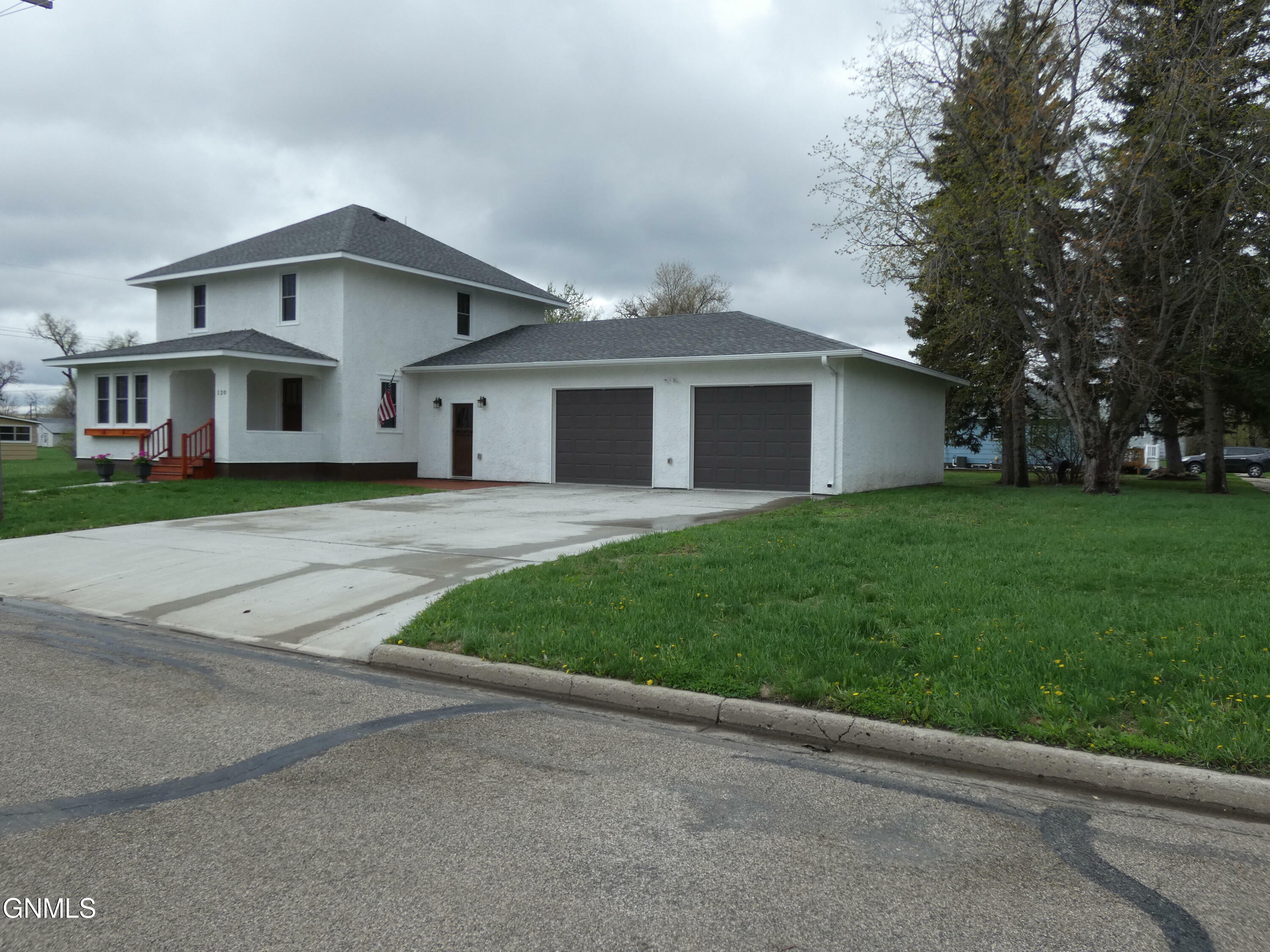 Property Photo:  120 6th Street NW  ND 58552 