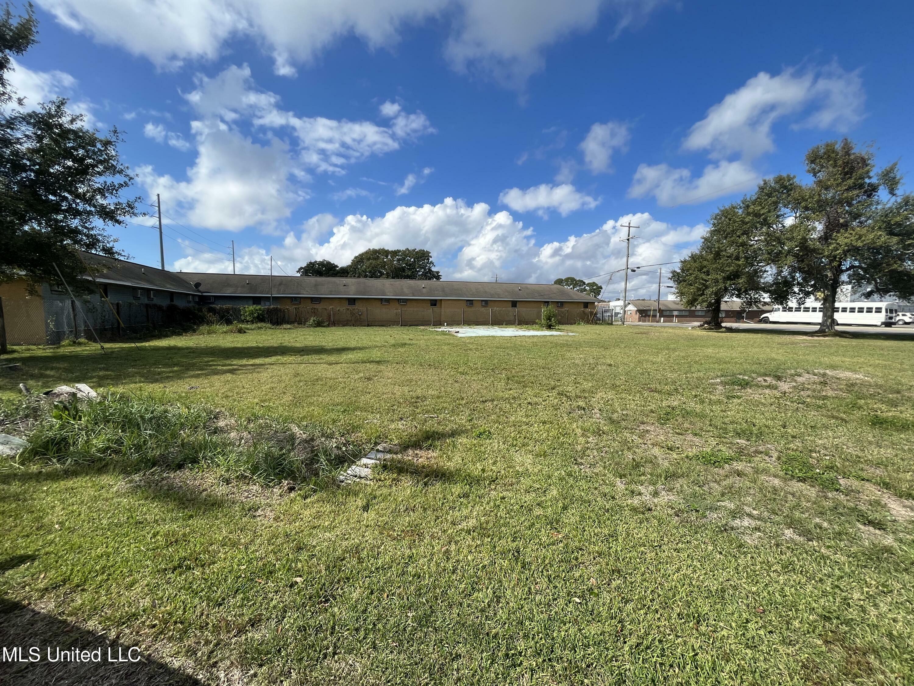 Property Photo:  1724 Kenneth Avenue  MS 39567 