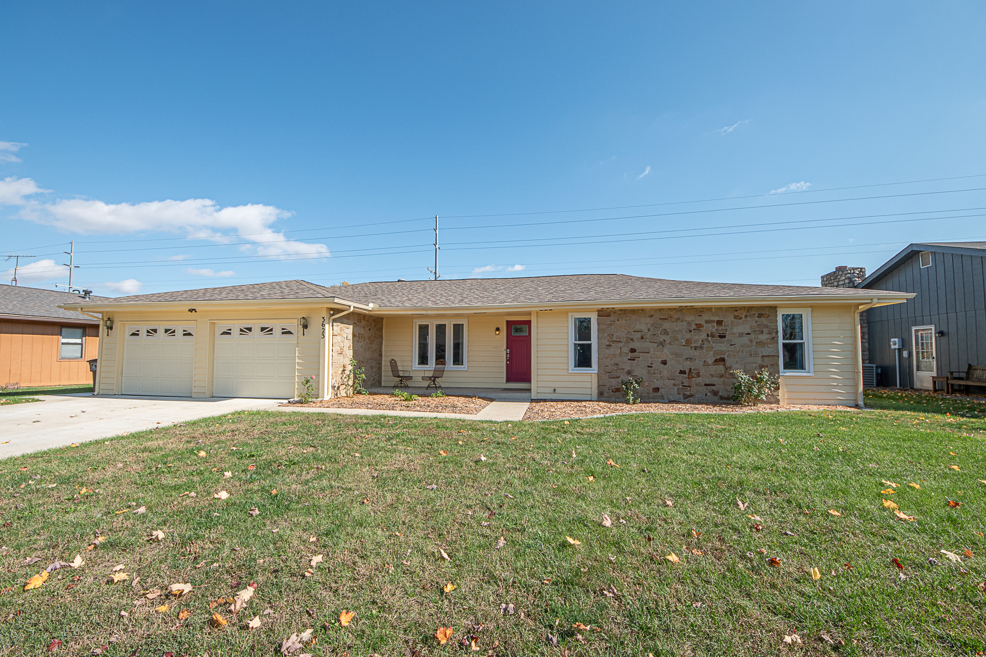 Property Photo: 3623 Greenbriar Drive IN 47203